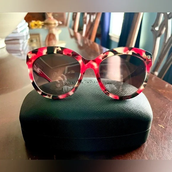 Salvatore Ferragamo Red/Black/Gold Tortoiseshell oversized Sunglasses - Picture 14 of 15